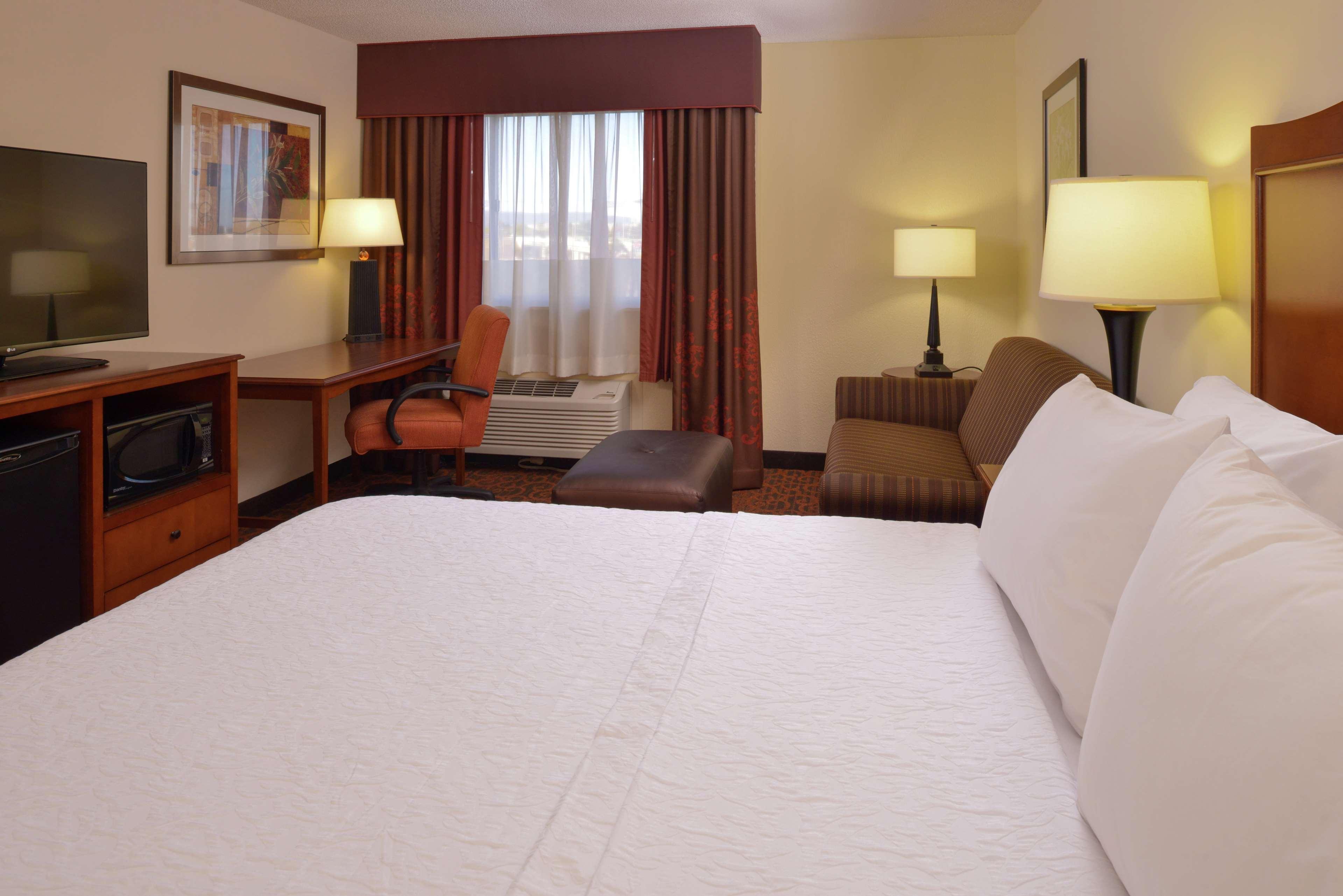 Hampton Inn Frederick Kültér fotó