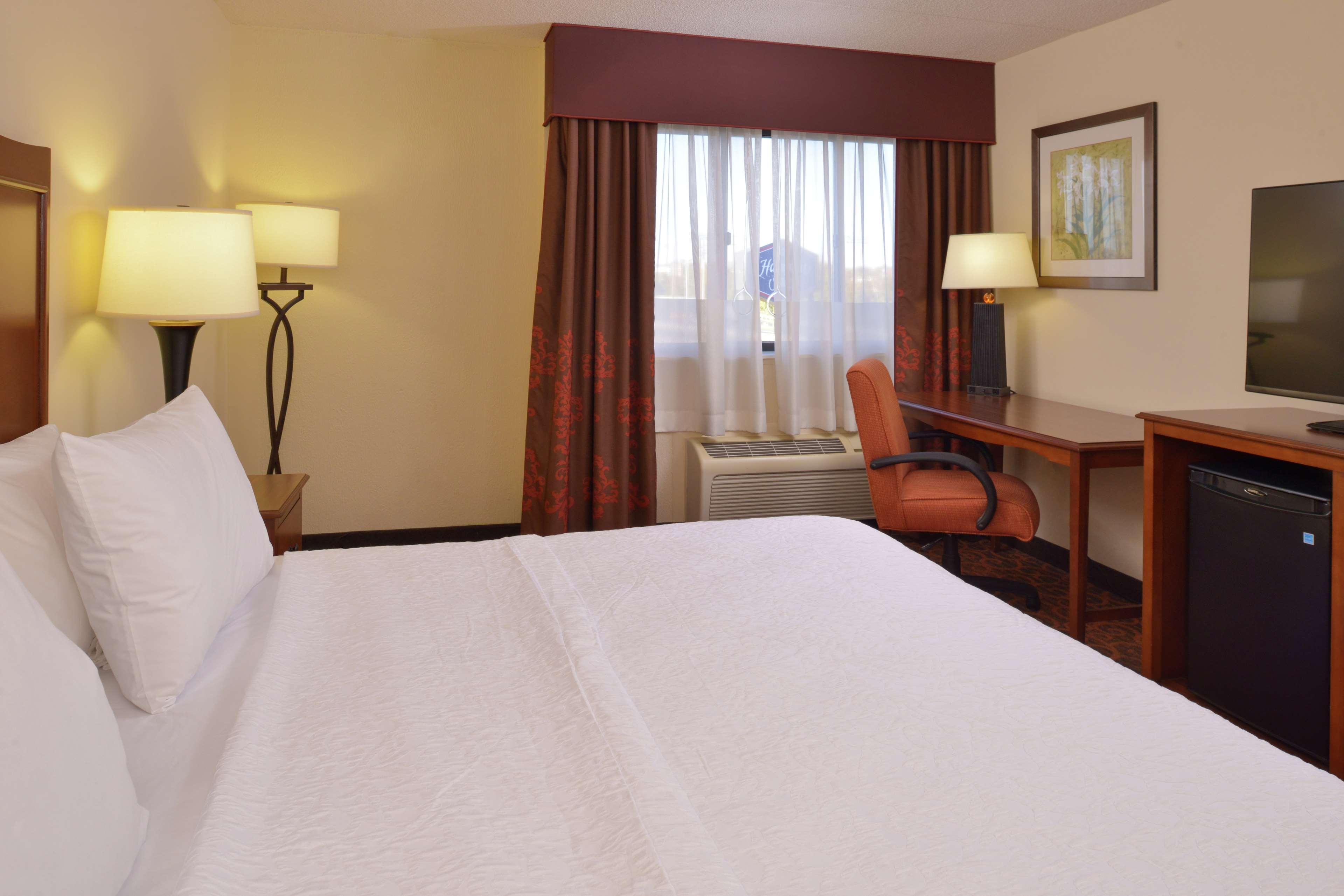 Hampton Inn Frederick Kültér fotó
