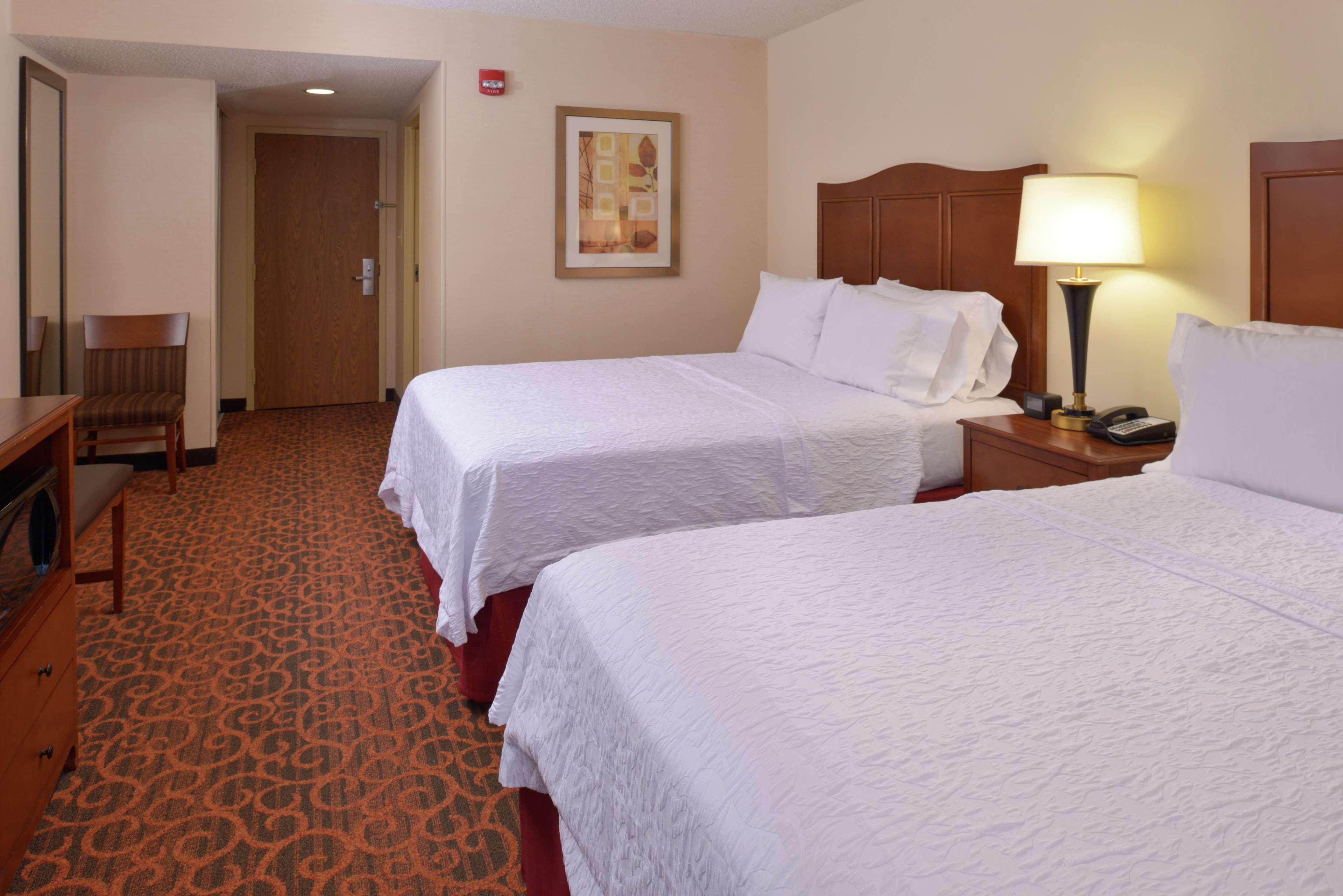 Hampton Inn Frederick Kültér fotó