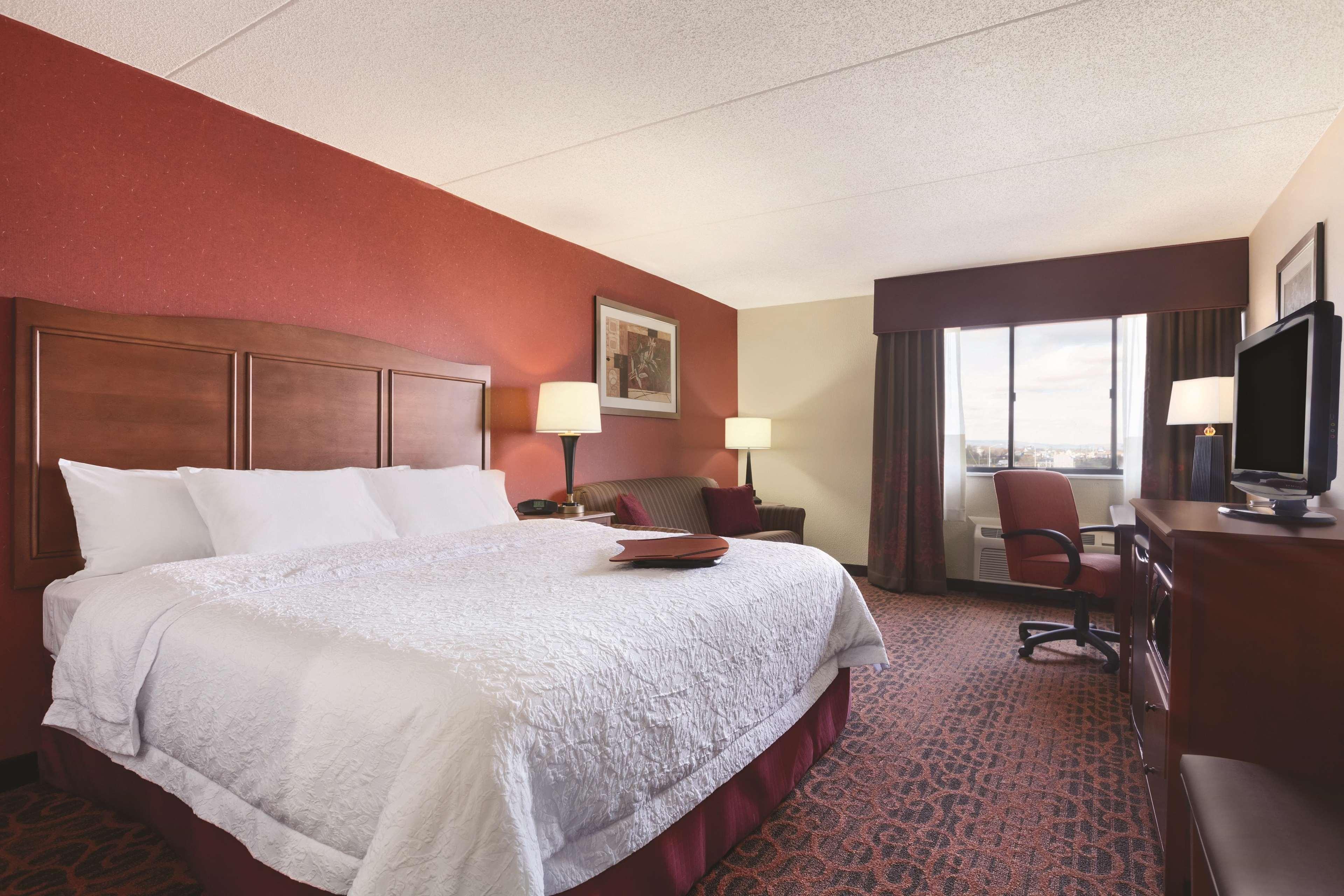Hampton Inn Frederick Kültér fotó