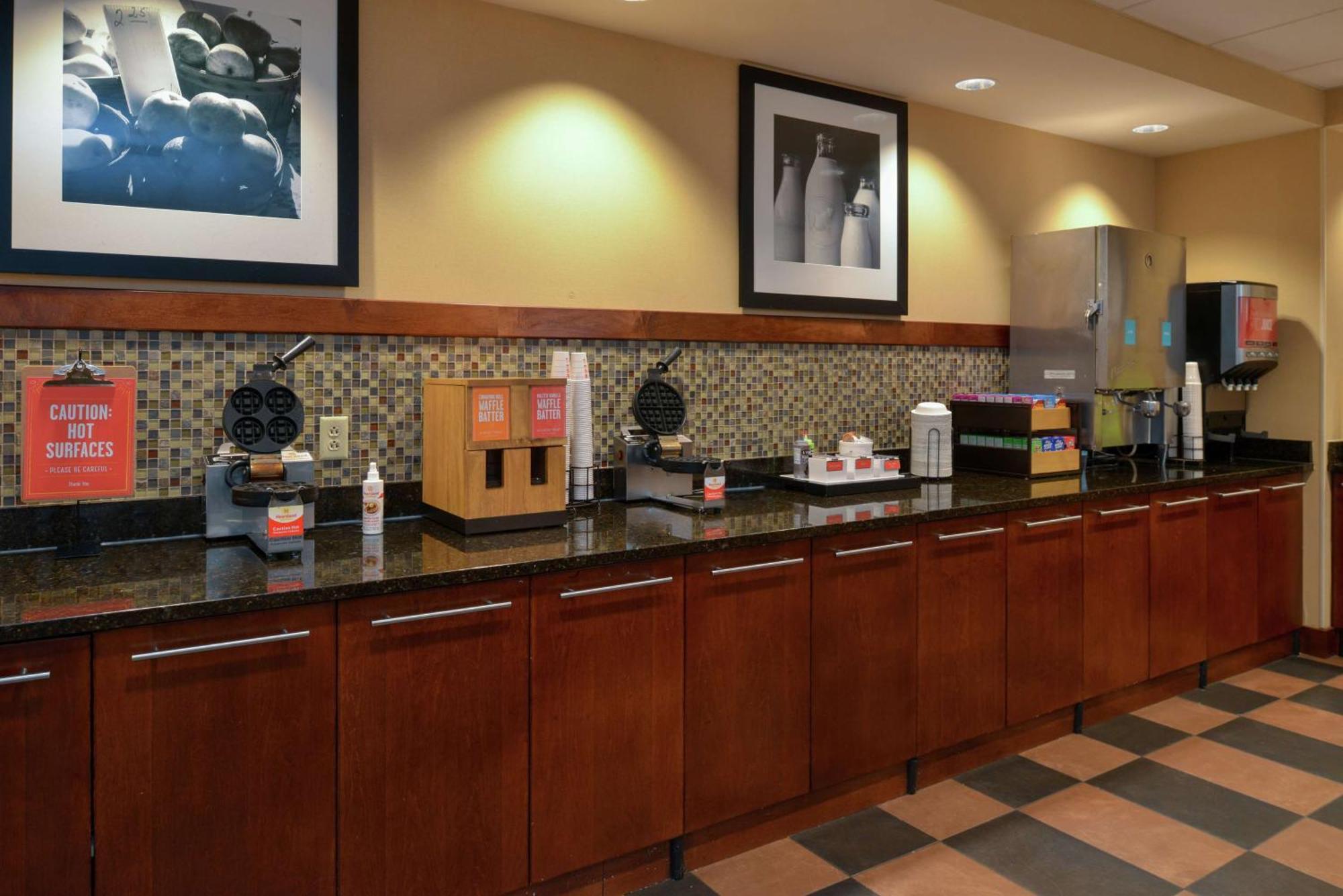 Hampton Inn Frederick Kültér fotó